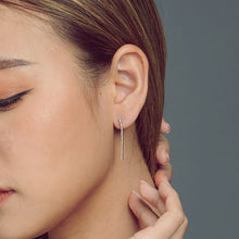 Load image into Gallery viewer, Diamond Drop Earring in 18K White Gold
