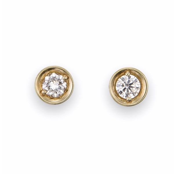 Simple Round Diamond Stud Earring in 18K Solid Gold