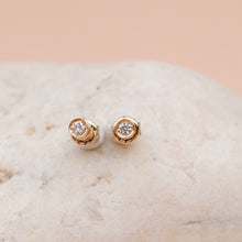 Load image into Gallery viewer, Simple Round Diamond Stud Earring in 18K Solid Gold
